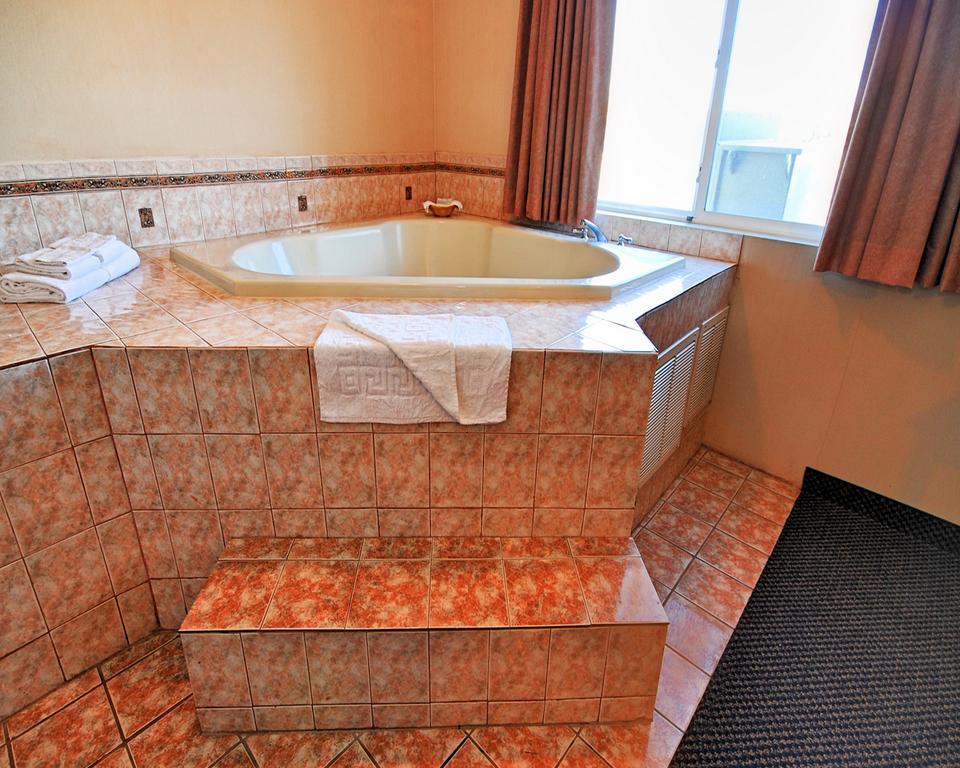 Americas Best Value Inn Westmorland Buitenkant foto
