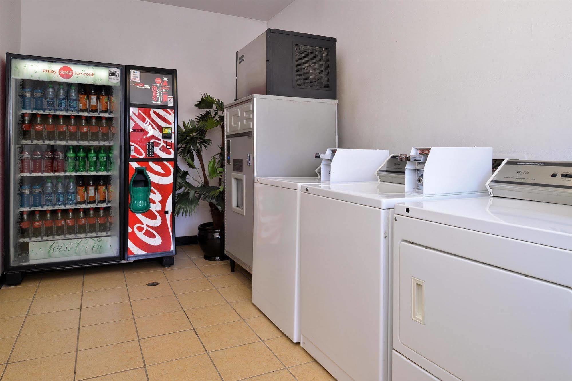 Americas Best Value Inn Westmorland Buitenkant foto